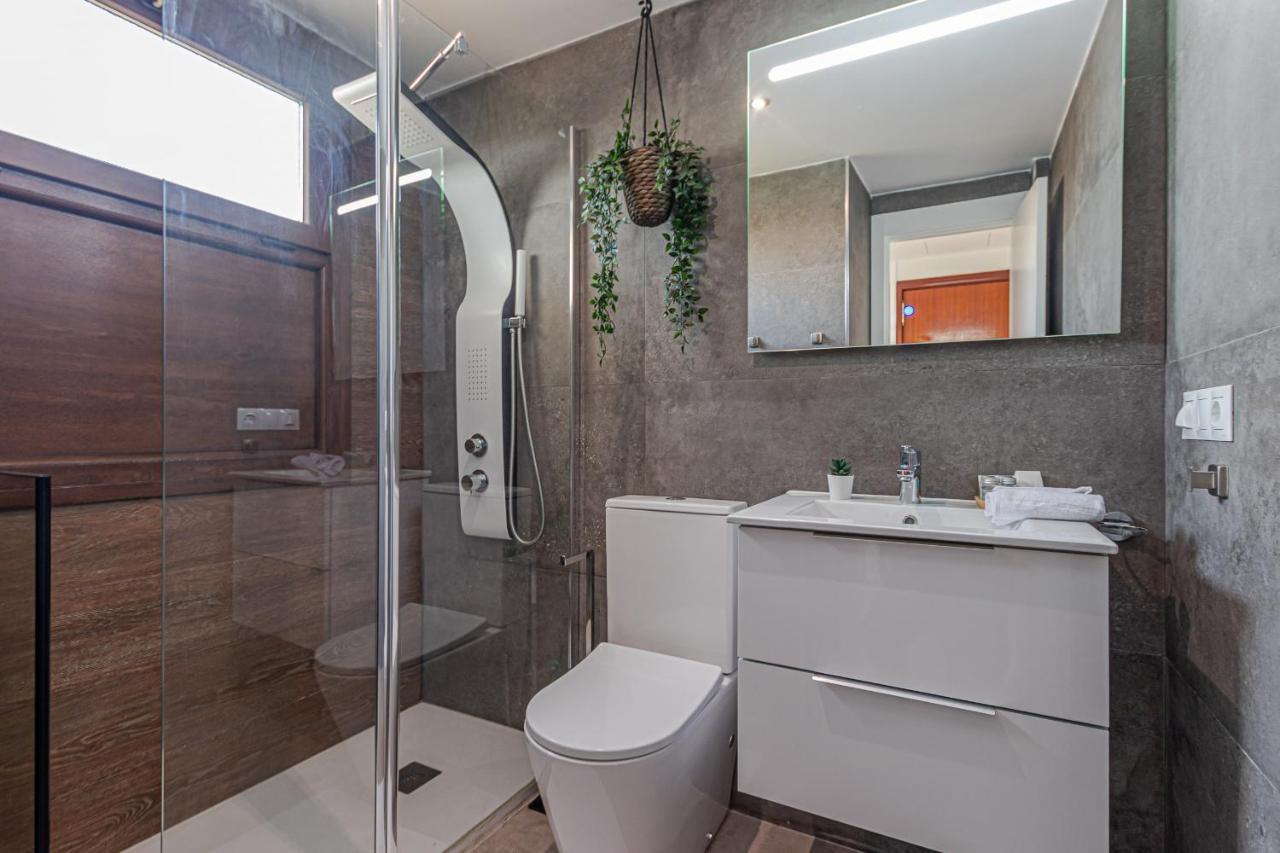 Beachfront With Spectacular Views And Swimming Pool Benalmádena Exterior foto