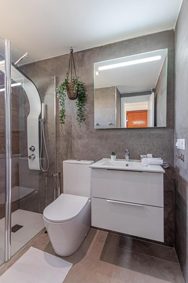 Beachfront With Spectacular Views And Swimming Pool Benalmádena Exterior foto