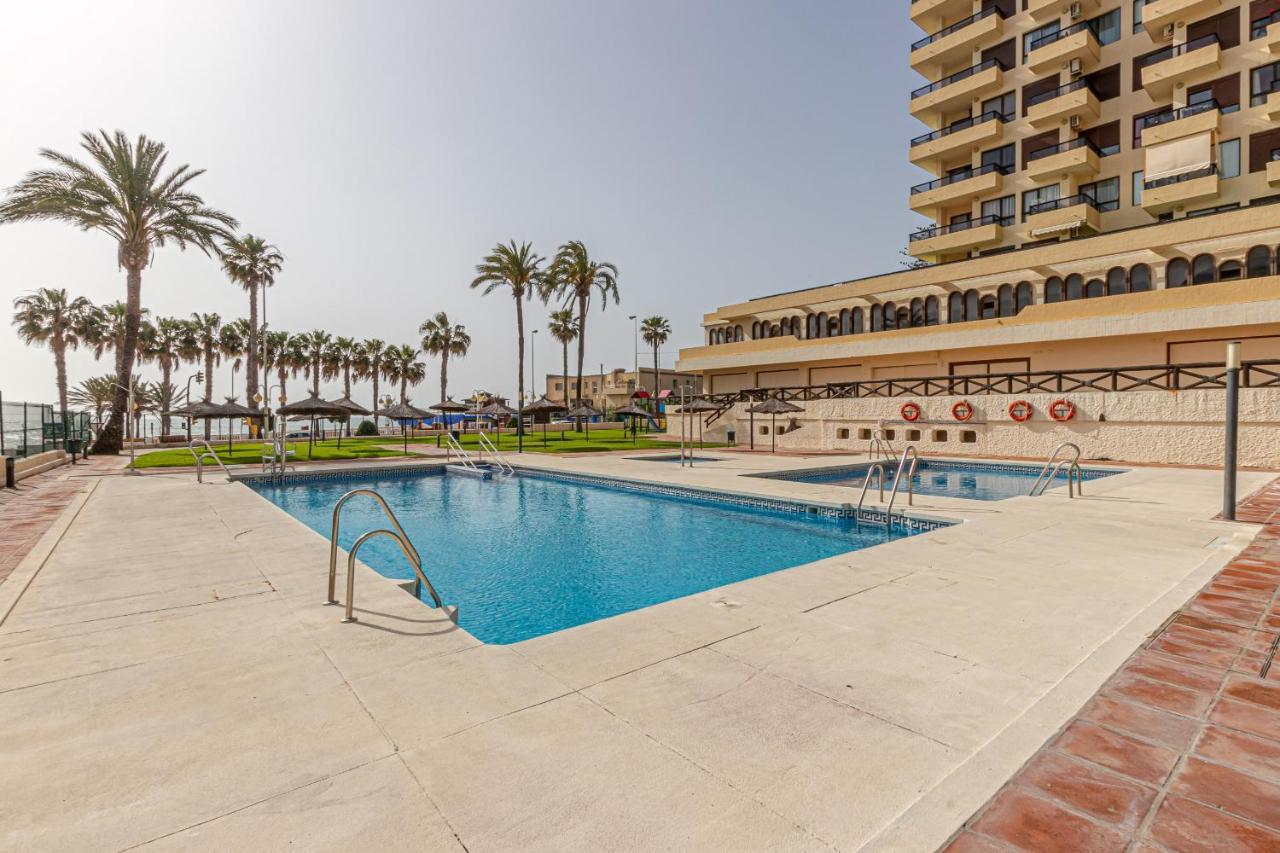 Beachfront With Spectacular Views And Swimming Pool Benalmádena Exterior foto
