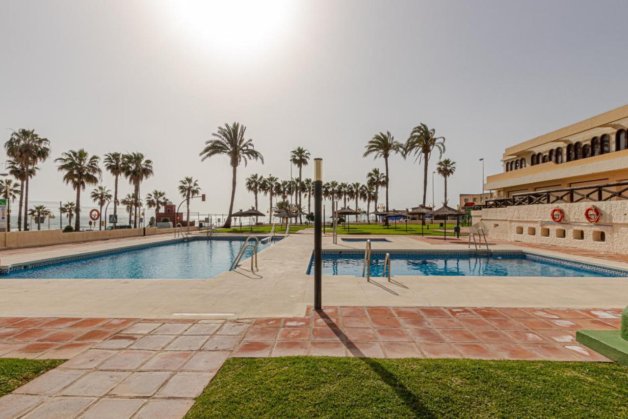 Beachfront With Spectacular Views And Swimming Pool Benalmádena Exterior foto